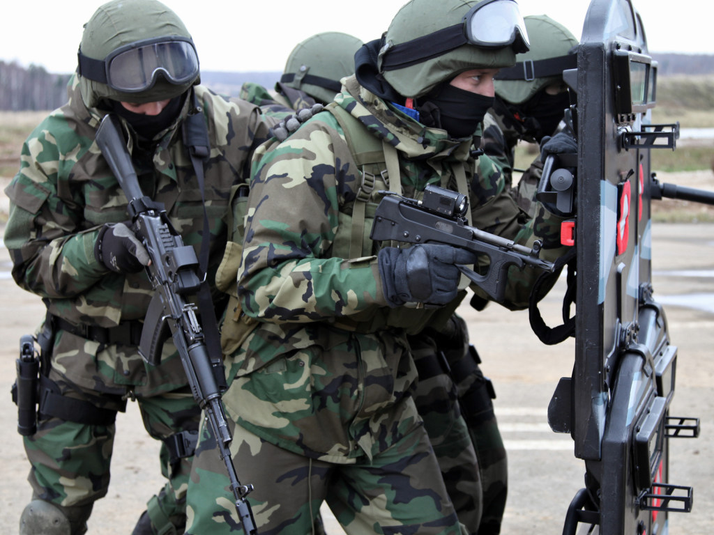 Армейский спецназ РФ высадился в 100 км от места встречи Трампа и Путина