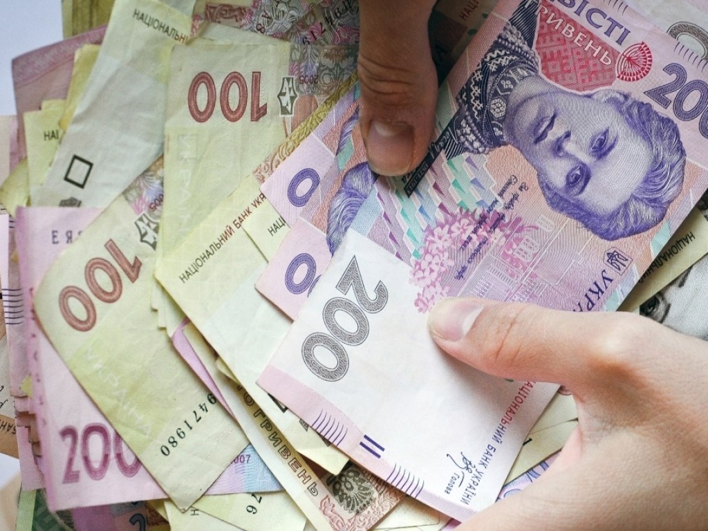 Кабмин прогнозирует рост средней зарплаты в 2019 до 10,5 тысяч гривен