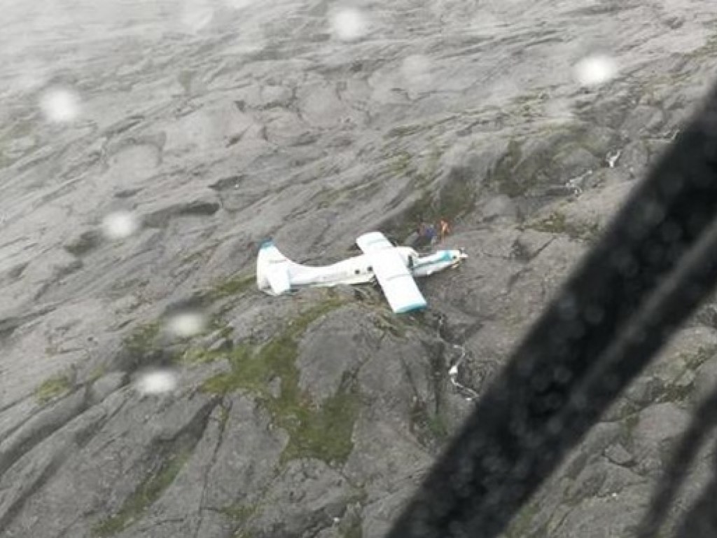 В горах Аляски упал пассажирский самолет (ФОТО)