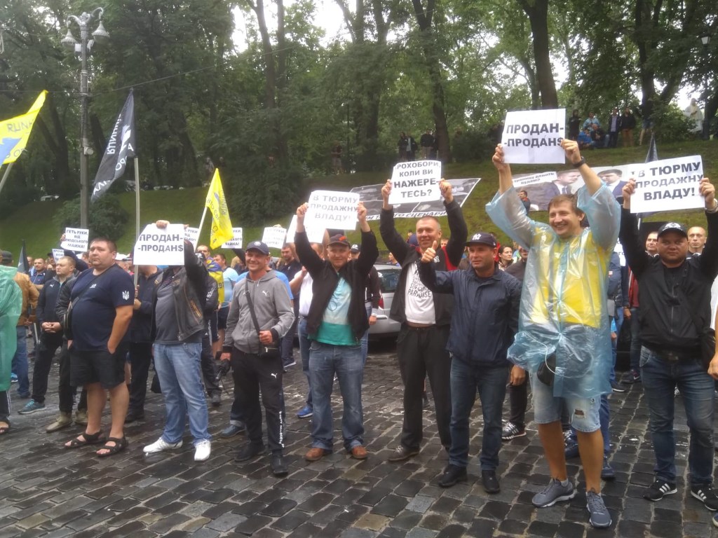Бессрочная акция: В Киеве сотни владельцев «евроблях» заблокировали правительственный квартал (ФОТО, ВИДЕО) &#8212; ОБНОВЛЯЕТСЯ