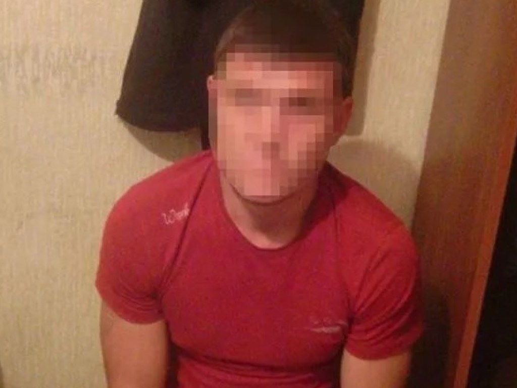 Избивали и грабили: в Одессе трое парней посреди ночи нападали на прохожих (ФОТО)