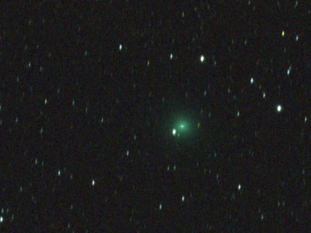 Приближающаяся к Земле комета облачилась в зеленую «шаль» (ВИДЕО)
