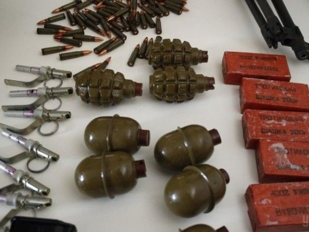 В Днепре правоохранители нашли у мужчины арсенал боеприпасов (ФОТО)