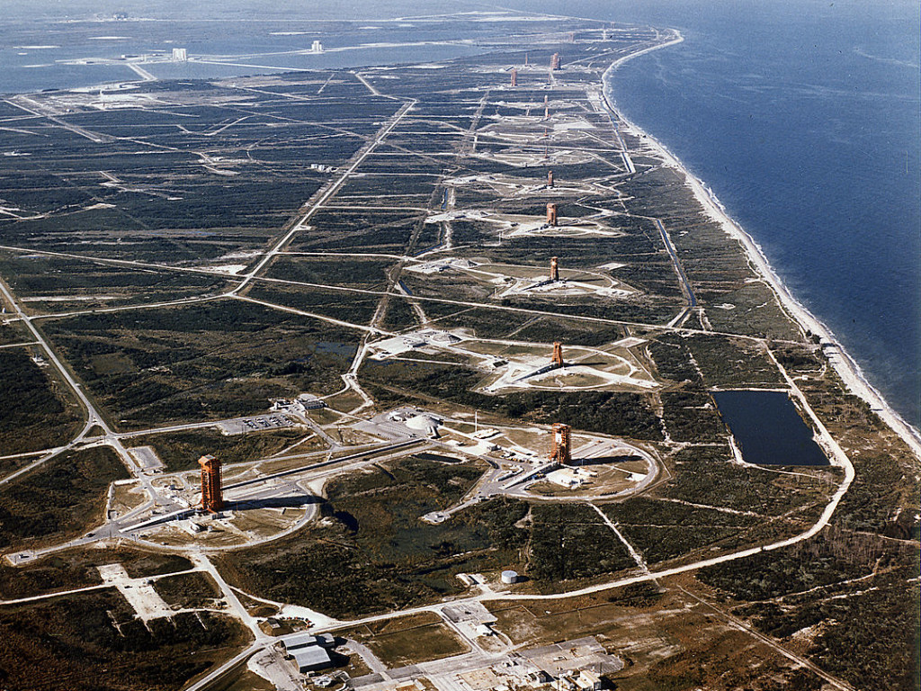 На мысе Канаверал в США взрывом демонтировали стартовые площадки NASA (ФОТО, ВИДЕО)