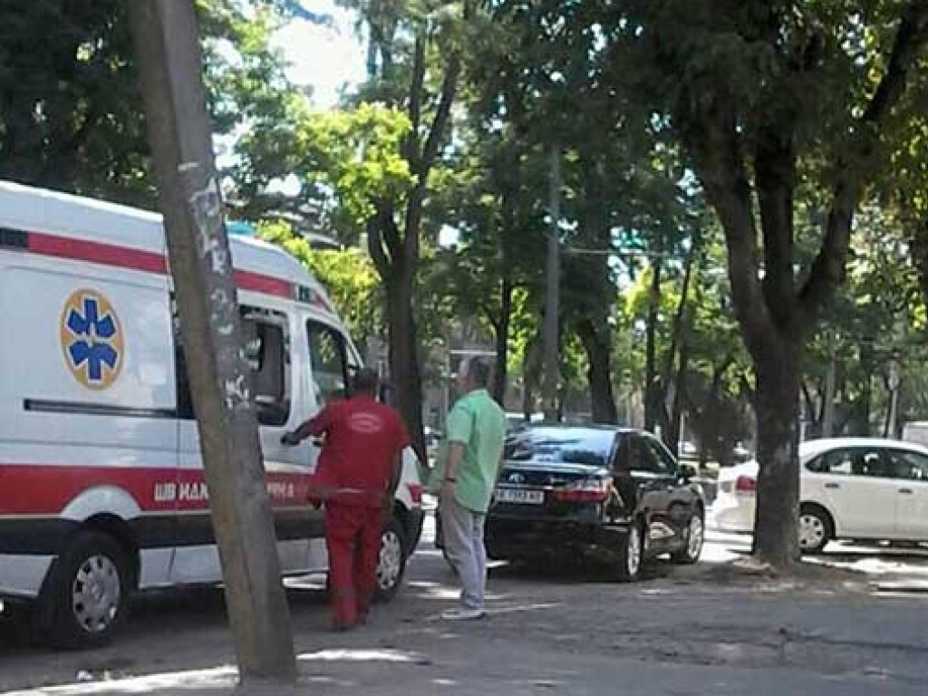 В Днепре Toyota Camry врезалась в карету «скорой помощи» (ФОТО)
