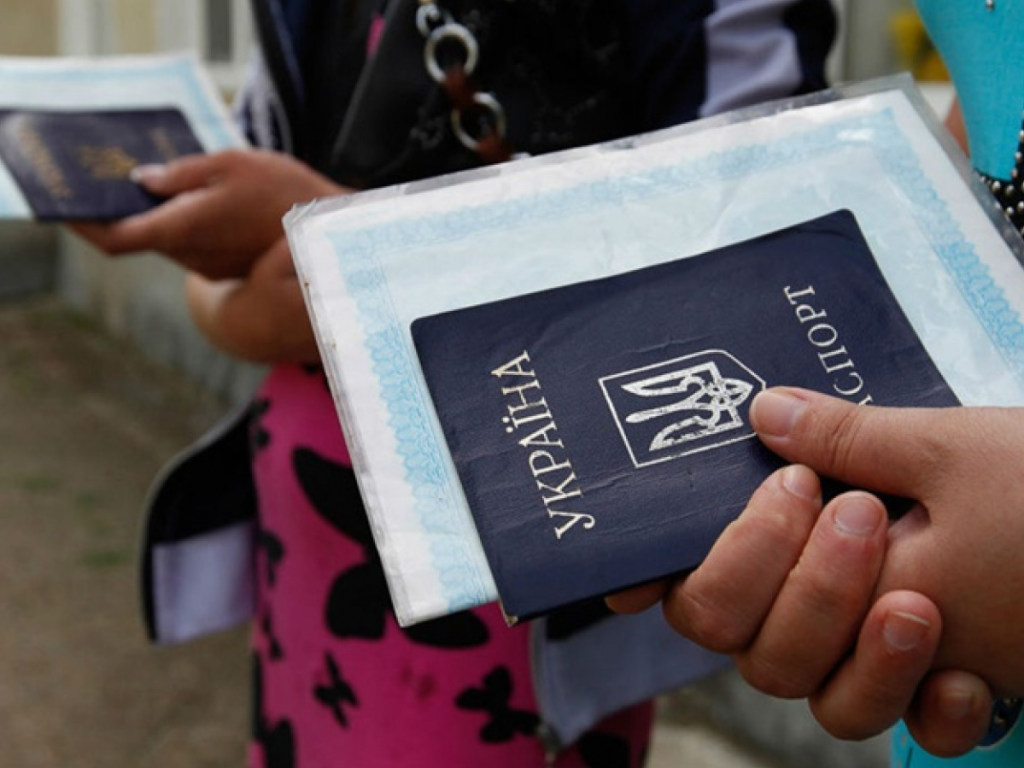 Проблемы беженцев волнуют только беженцев: Как вклеить фото в паспорт с наименьшими проволочками