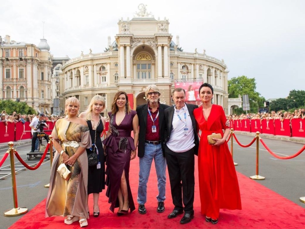 Нищета и безвкусица: гости Одесского кинофестиваля поразили сеть (ФОТО)