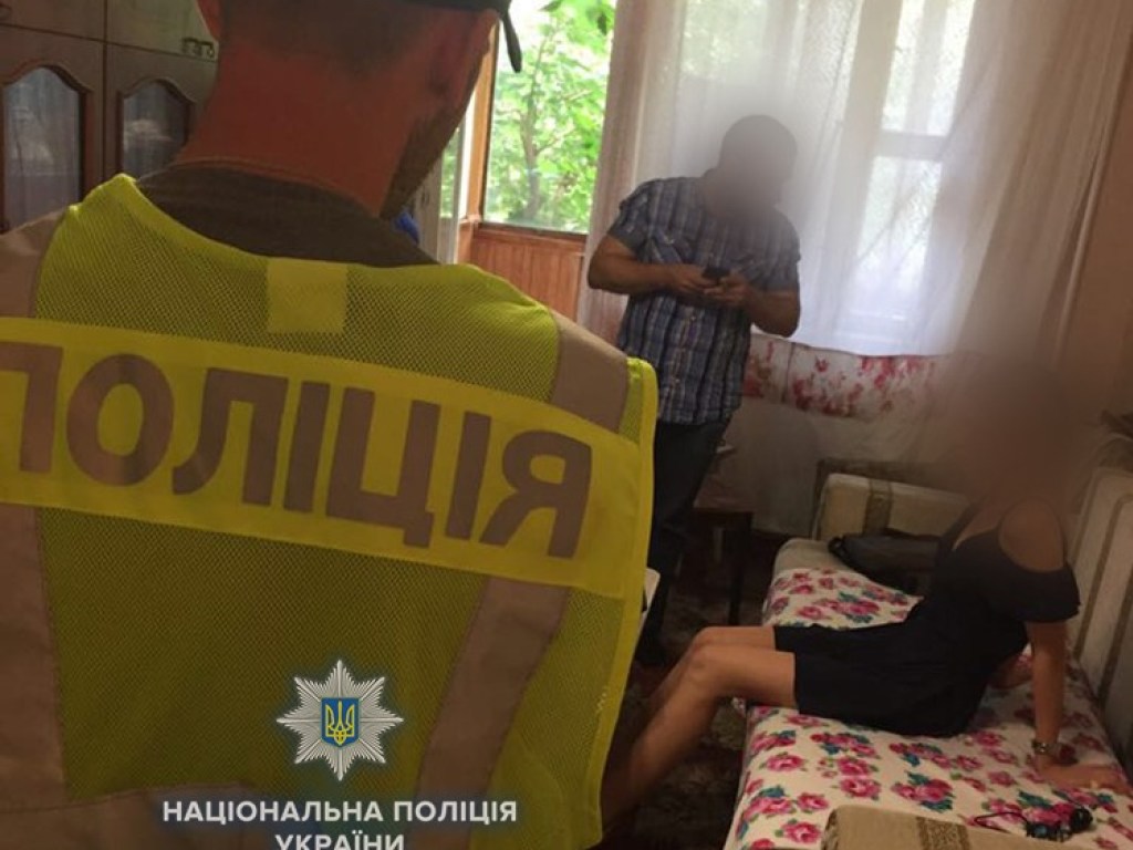 В Киеве правоохранители пресекли деятельность онлайн-порностудии (ФОТО)