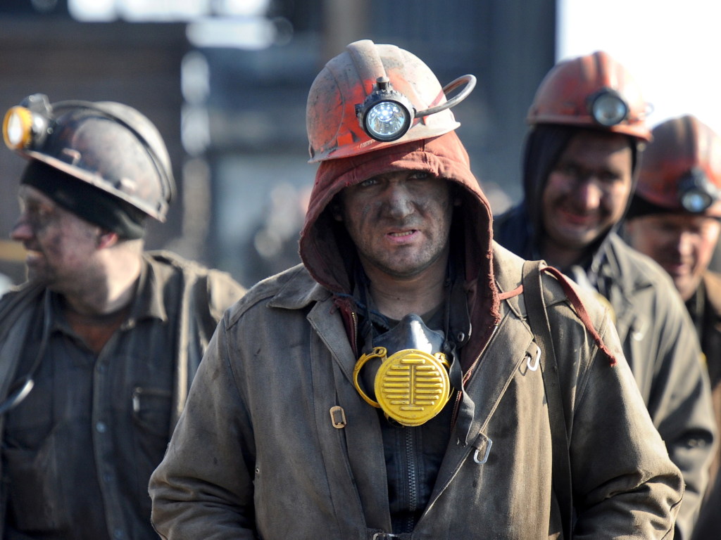 На Луганщине из-за обесточивания во время грозы остались заблокированными 90 шахтеров