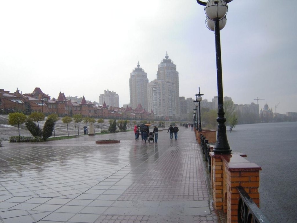 Готовим зонтики: в Киеве пообещали грозовой дождь