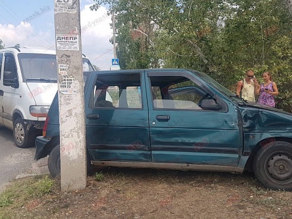 В Бердянске при ДТП с микроавтобусом и Daewoo пострадал ребенок (ФОТО, ВИДЕО)