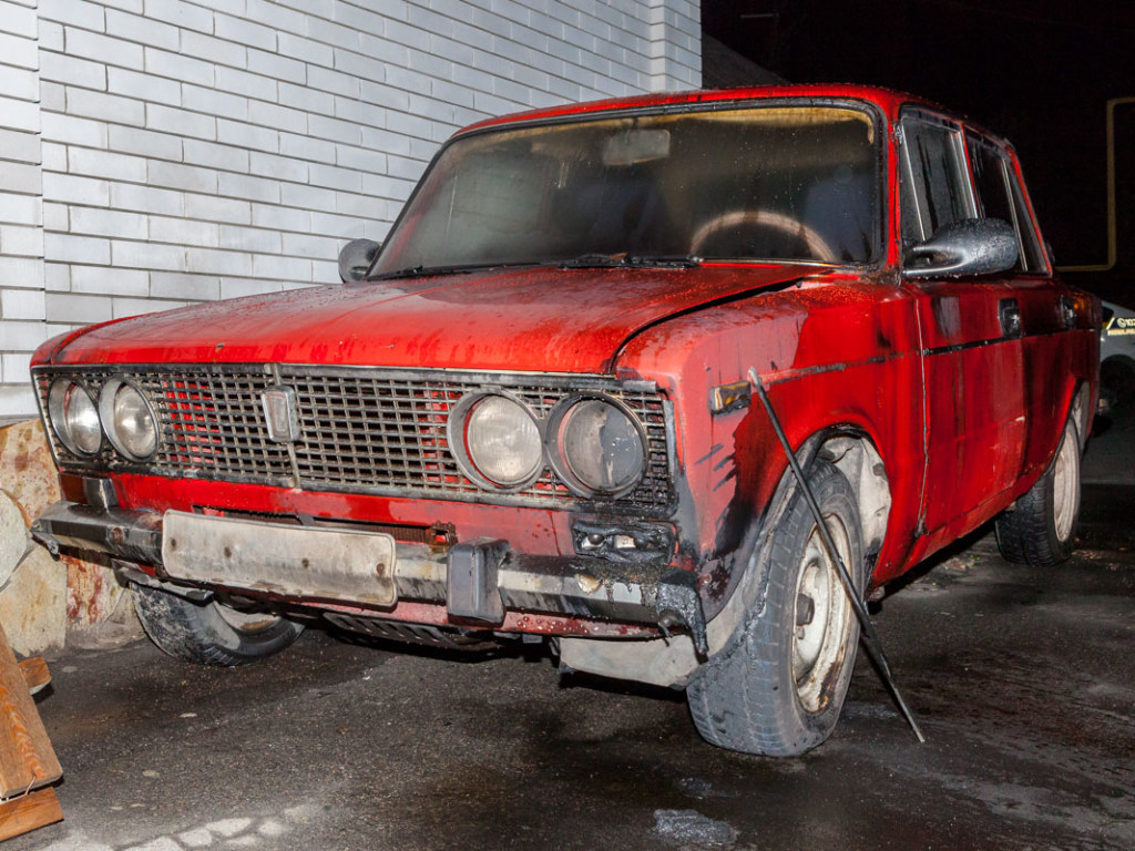В Днепре ночью подожгли автомобиль в целях запугивания владельцев (ФОТО)
