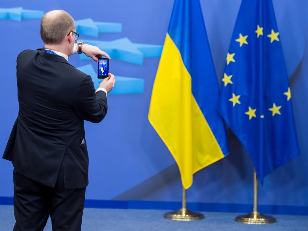 А. Вигиринский: «Украина играет роль жертвы, которая все время стучится в двери ЕС и НАТО»