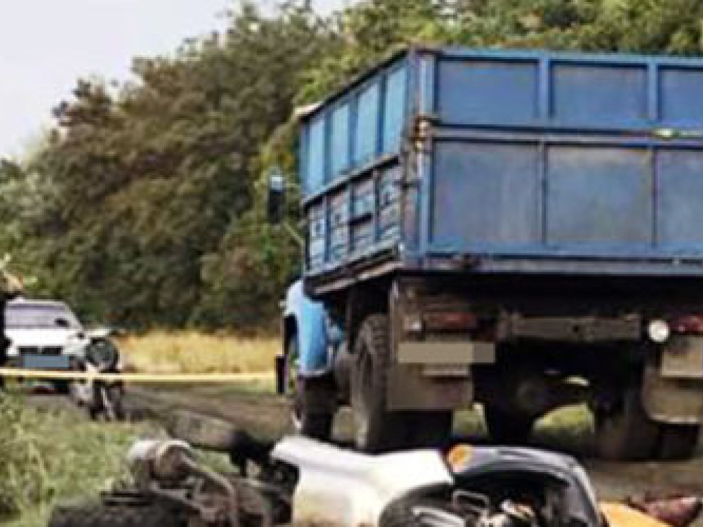 ДТП в Запорожской области, в результате аварии погиб мотоциклист (ФОТО)