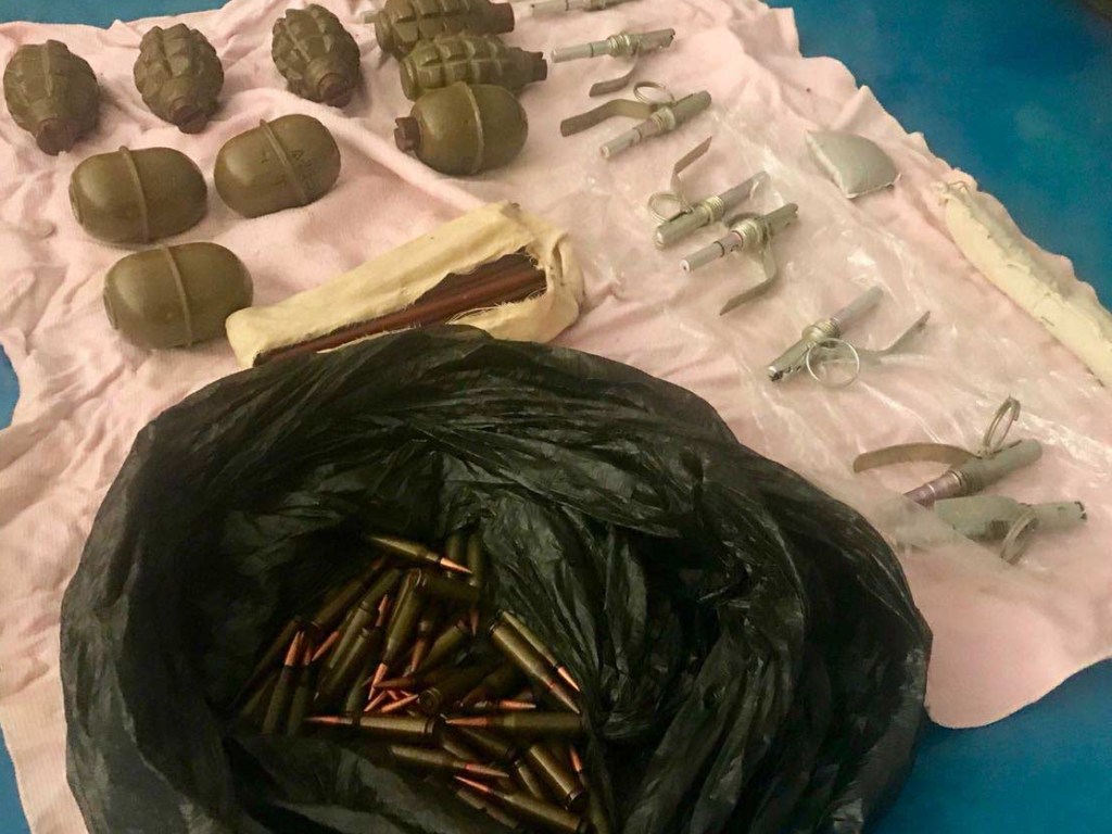 У жителя Днепра в гараже нашли арсенал боеприпасов (ФОТО)