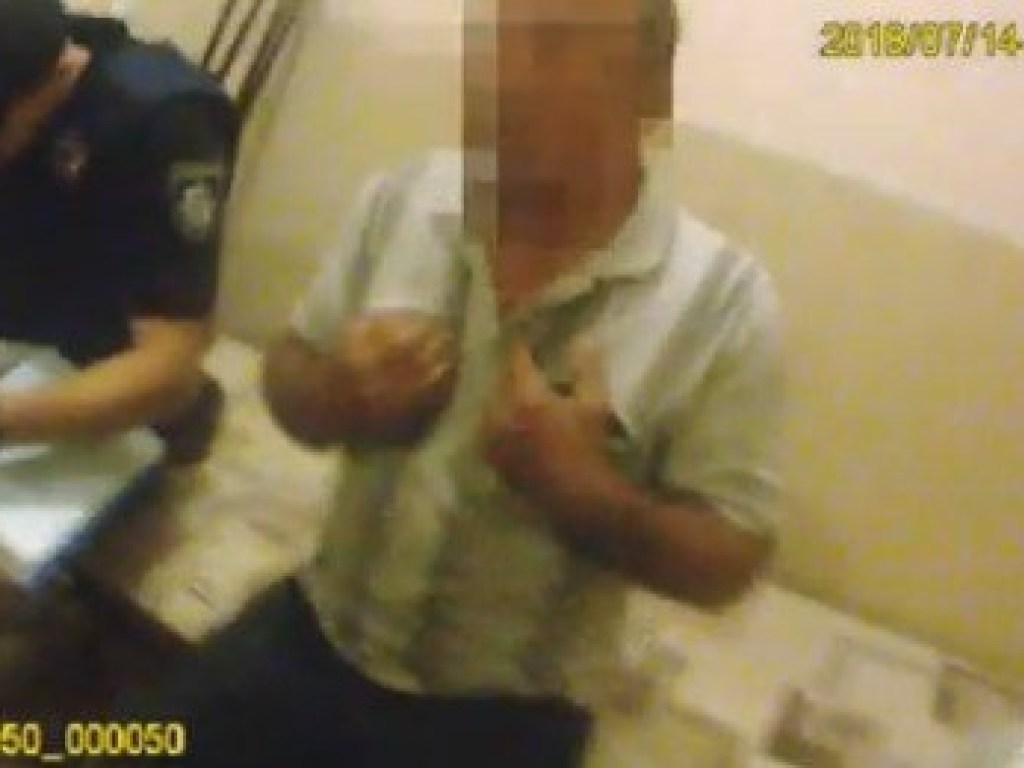 В Житомире задержали пьяного мужчину на мопеде с малолетним сыном (ФОТО)