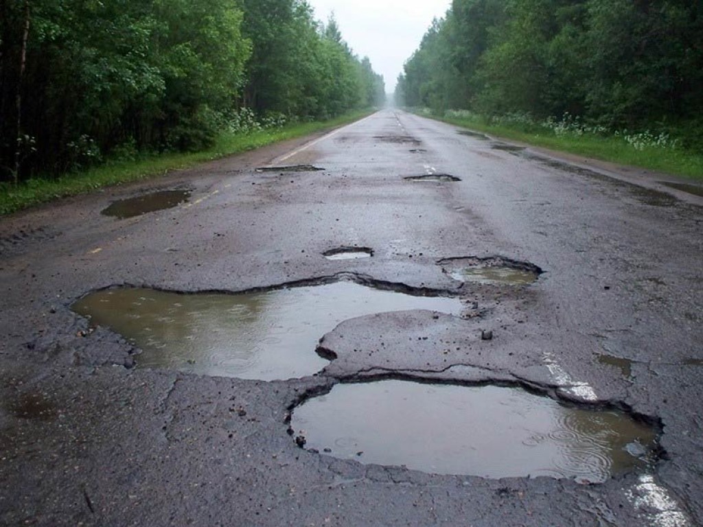 Плохие дороги:  Трасса на украинские курорты испещрена ямами по колено (ФОТО, ВИДЕО) 