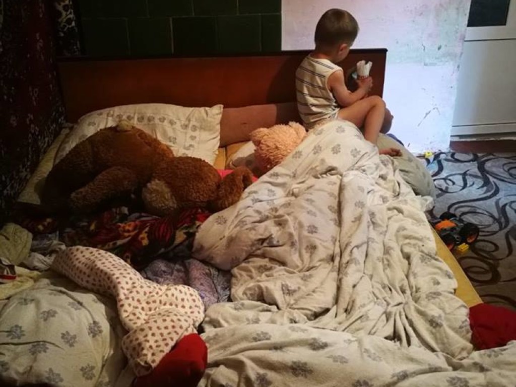 В Черновцах из-за матери-алкоголички ребенок оказался в ужасных условиях (ФОТО)