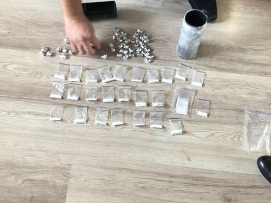 Сбывали героин и кокаин: во Львове задержали банду «закладчиков» наркотиков (ФОТО)