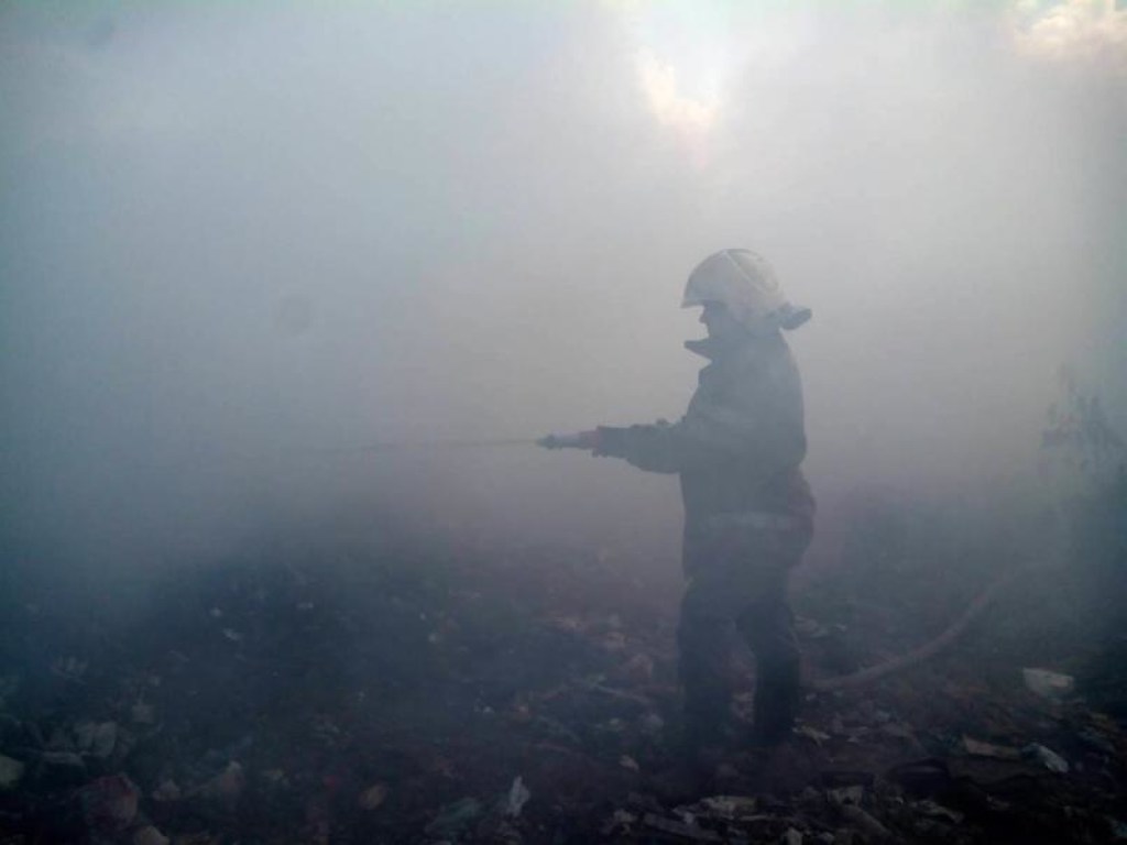 Пожар на свалке в Полтавской области: ликвидация огня продолжается  уже почти четвертые сутки (ФОТО)