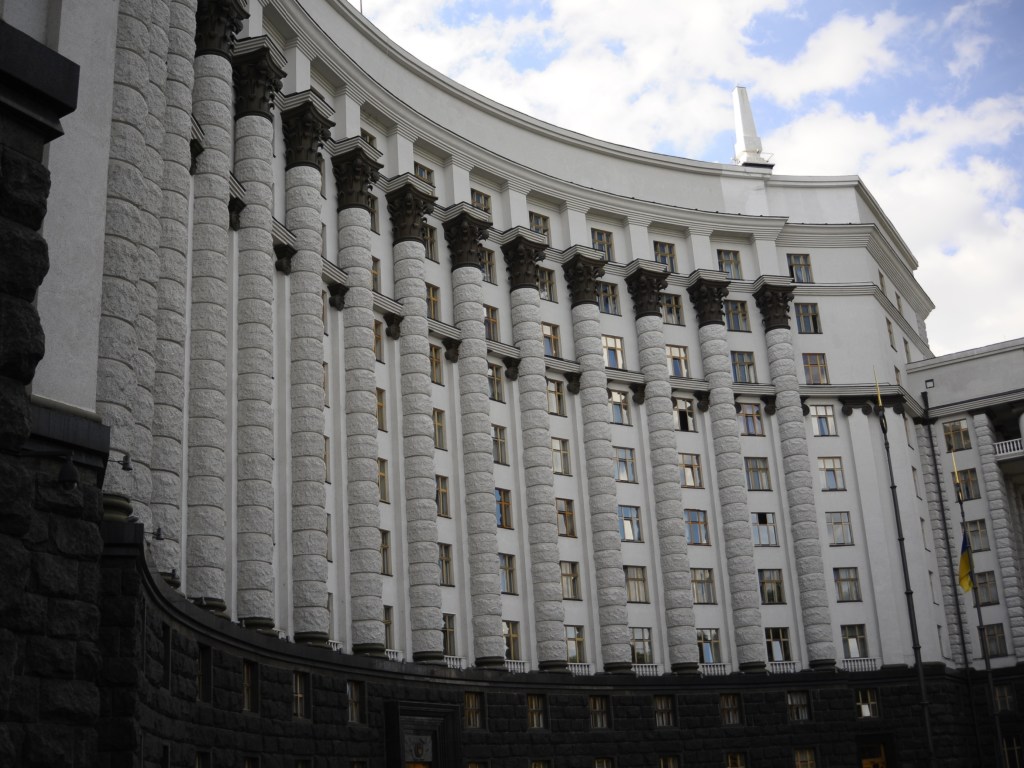 Кабмин усилит контроль налоговиков над состоятельными украинцами