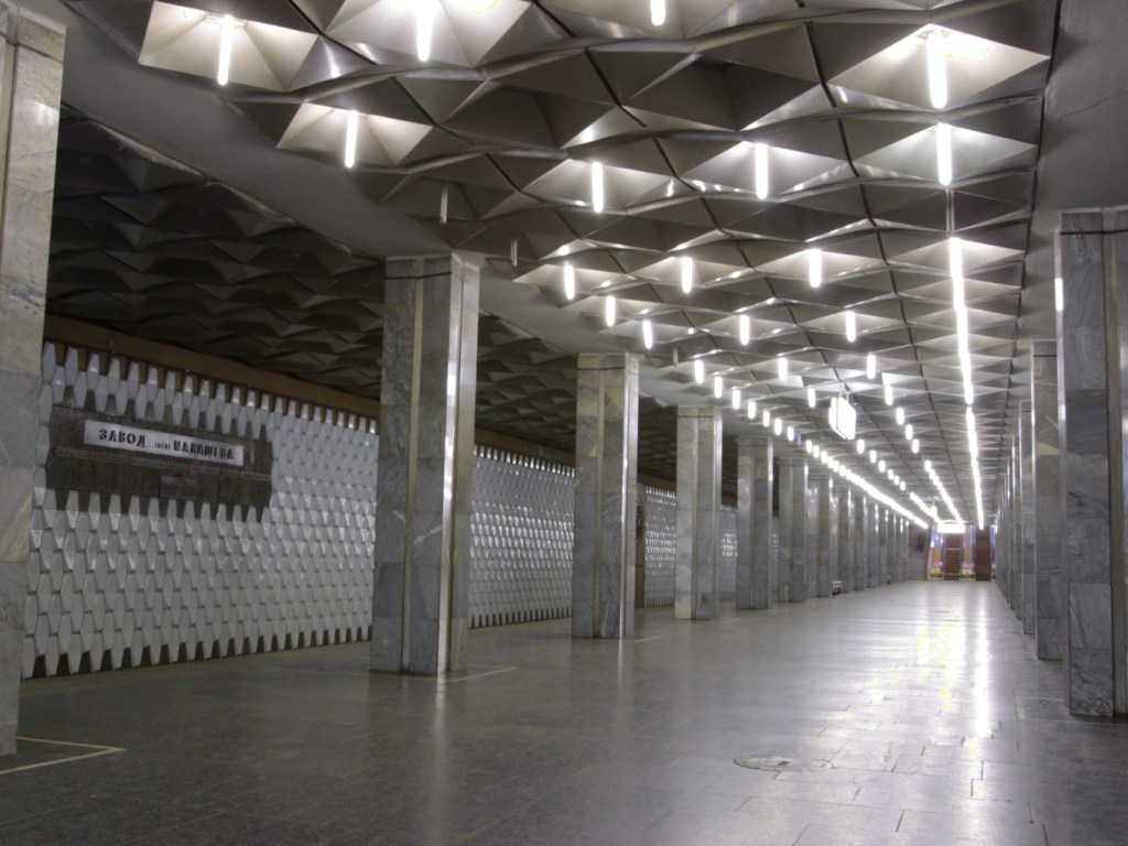 ЧП в харьковском метро: Яркая вспышка на рельсах испугала пассажиров