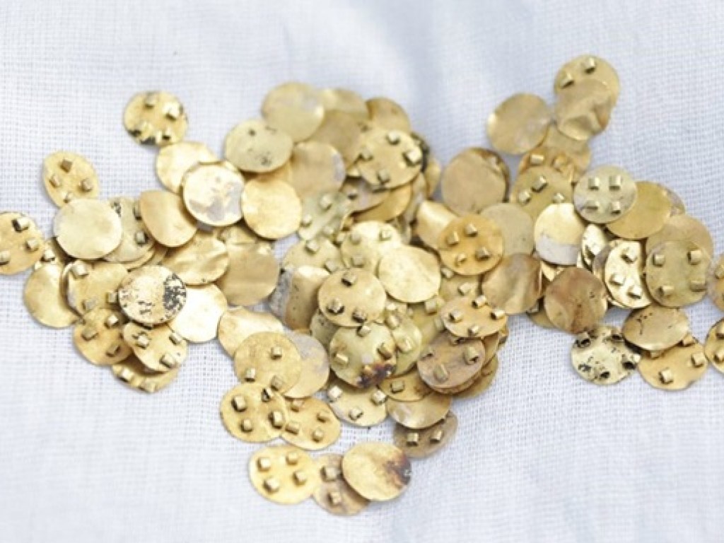 В Казахстане археологи обнаружили тысячи золотых изделий, изготовленных в 7 веке нашей эры (ФОТО)