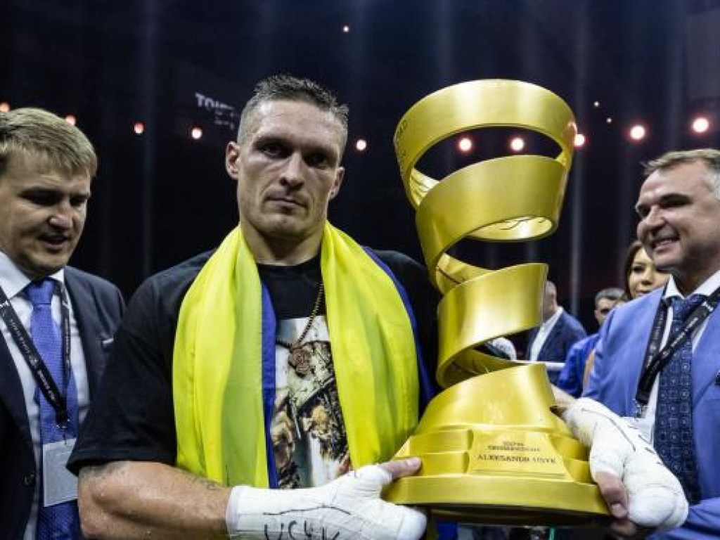 Абсолютный чемпион мира: Усик устроил праздник бокса в Москве (ВИДЕО)