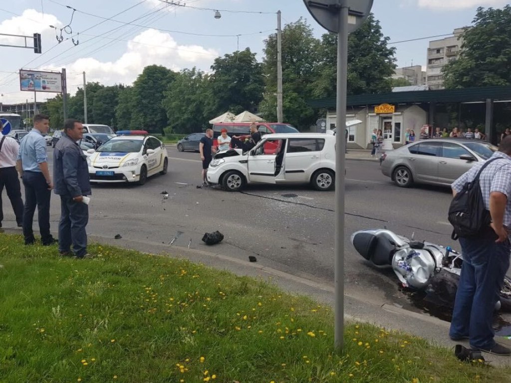 Жуткое ДТП на Львовщине: Kia сбил мотоцикл, пассажир погиб, водитель – в реанимации (ФОТО, ВИДЕО)