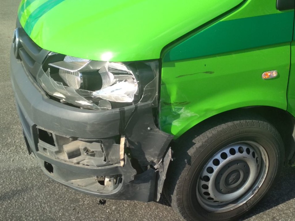 В Запорожье авто врезалось в инкассаторскую машину (ФОТО)