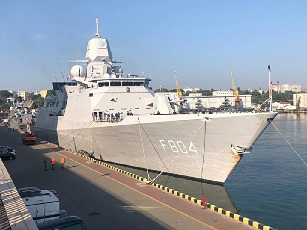 В порт Одессы зашли военные корабли НАТО (ФОТО)