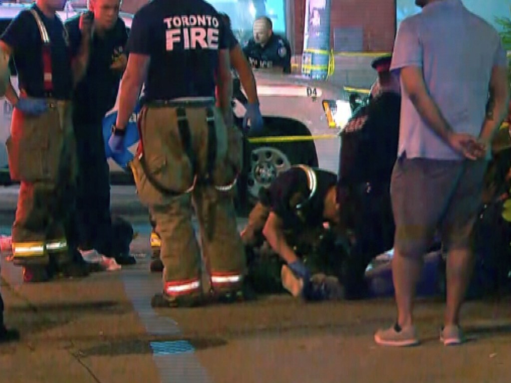 Стрельба в Торонто: 13 человек ранены, погиб ребенок (ФОТО)