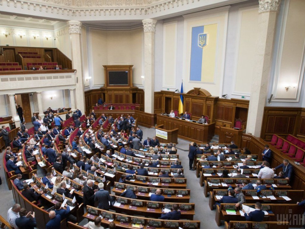 КИУ обнародовал список депутатов, пропустивших 90% голосований Рады восьмой сессии