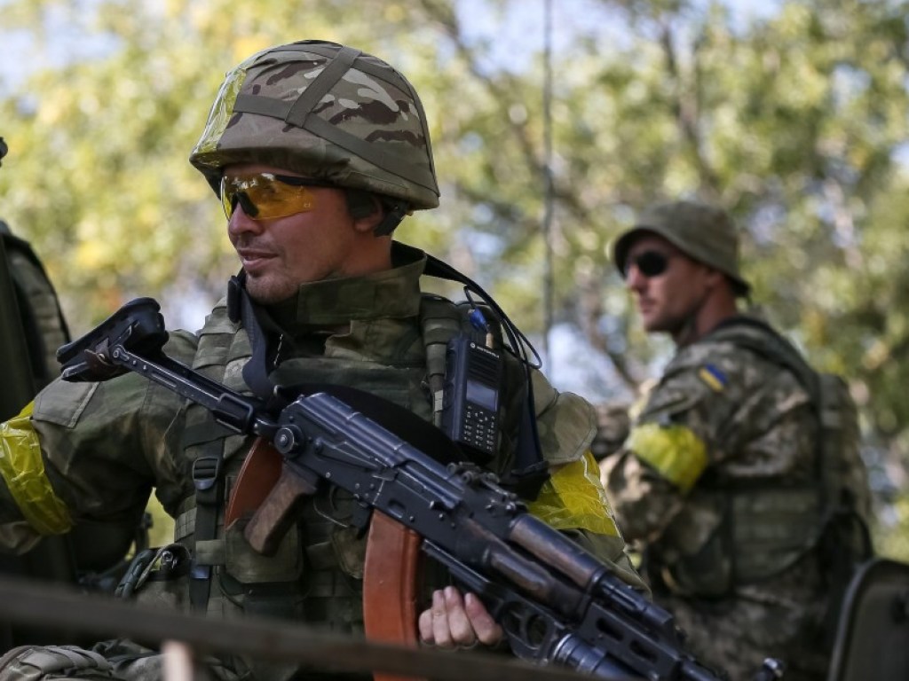 «Вывозили в лес копать яму и избивали»: бойцы воинской части на Львовщине рассказали об издевательствах