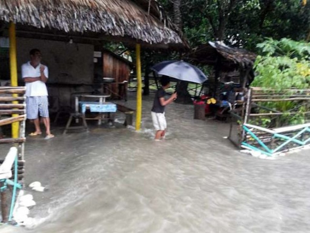 На Филиппины обрушился мощный циклон: пострадали более 700 тысяч человек (ФОТО)