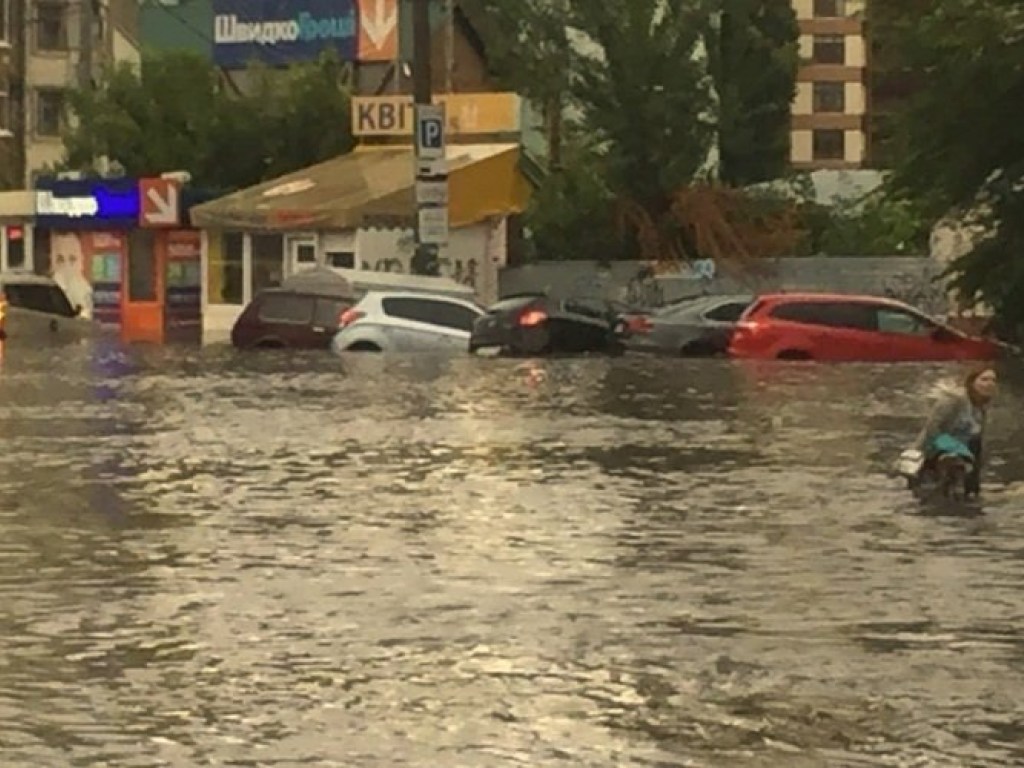 Жители столицы стали свидетелями «погодного апокалипсиса» (ФОТО, ВИДЕО)