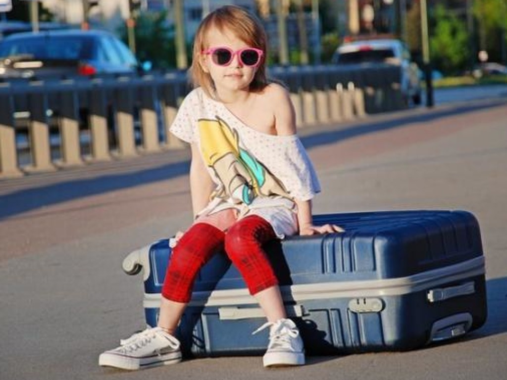 В Минюсте разъяснили, как можно вывезти ребенка за границу без согласия другого родителя