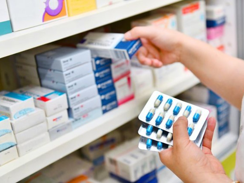 Продажа лекарств только по рецепту: действия Минздрава могут привести к коллапсу – медик