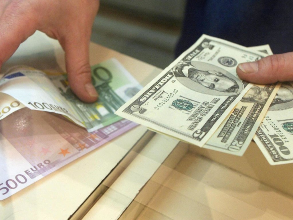 НБУ официально установил курс на уровне 26,58 гривны за доллар