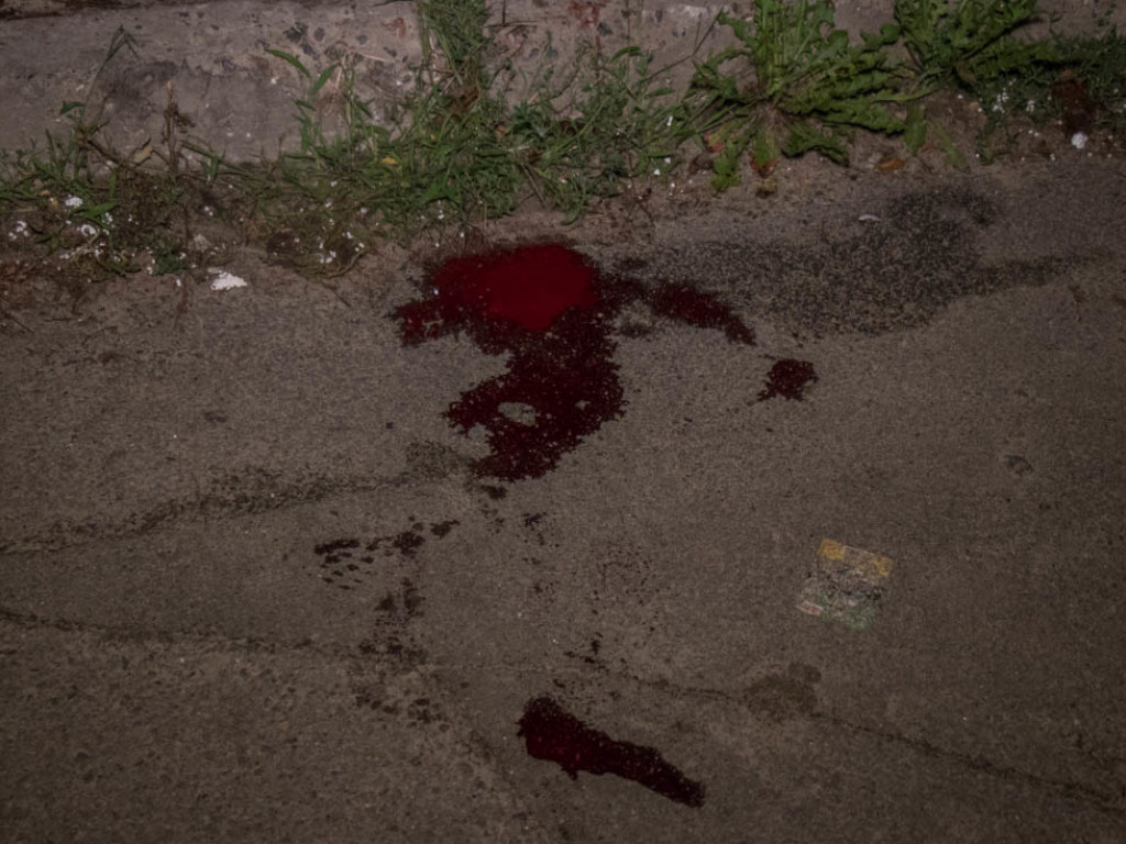 На Проспекте Победы в Киеве из-за 100 гривен с ножом напали на парня (ФОТО)