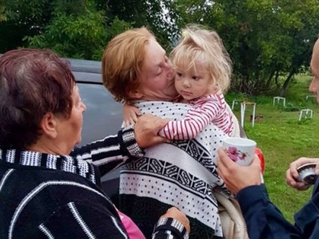 В Черкасской области 2-летняя  девочка заблудилась и уснула в кустах (ФОТО)