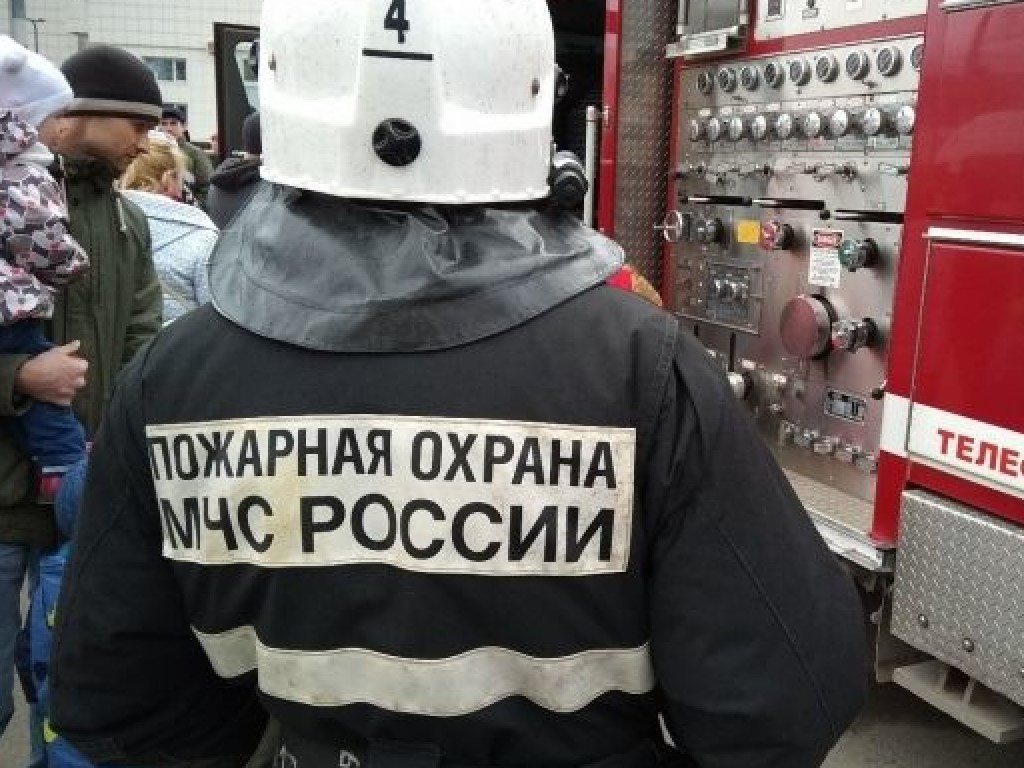 На нефтезаводе в РФ произошел пожар: горят цистерны с горючим (ФОТО, ВИДЕО)
