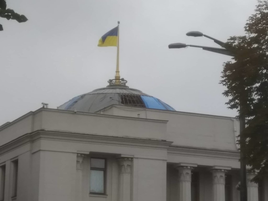 В Киеве ремонтируют купол Верховной Рады (ФОТО)