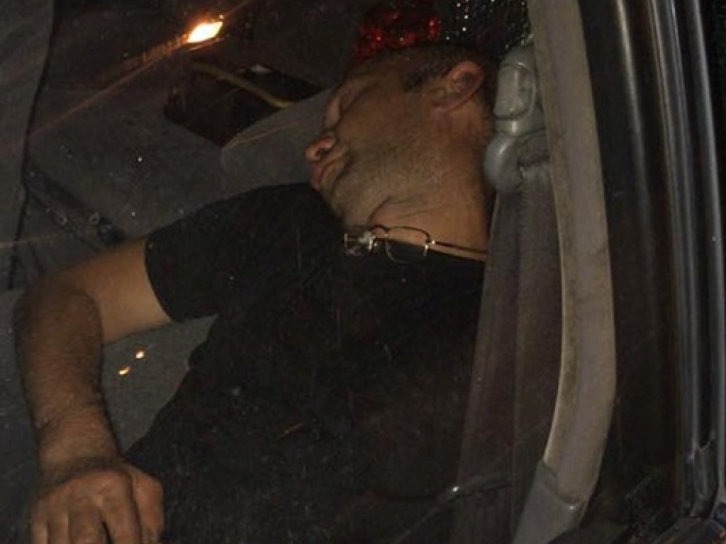 Утомился: В Одессе вор заснул прямо в машине жертвы ограбления (ФОТО)
