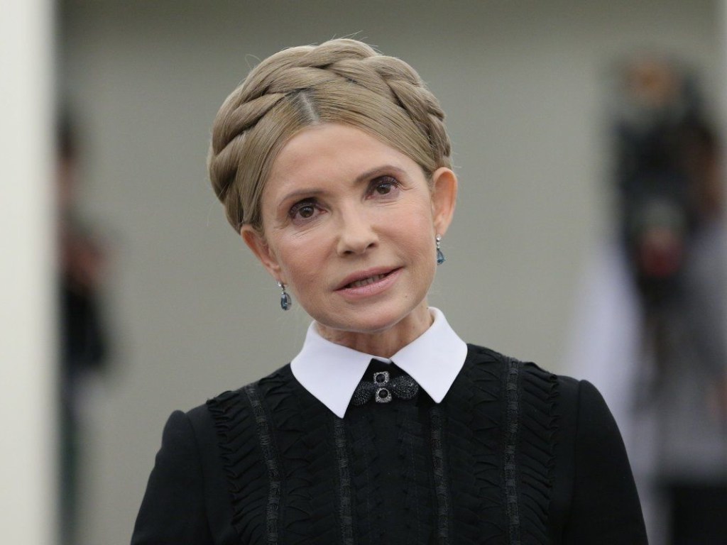 Сбежала из больницы: Новый наряд Тимошенко украинцы раскритиковали в соцсети (ФОТО)