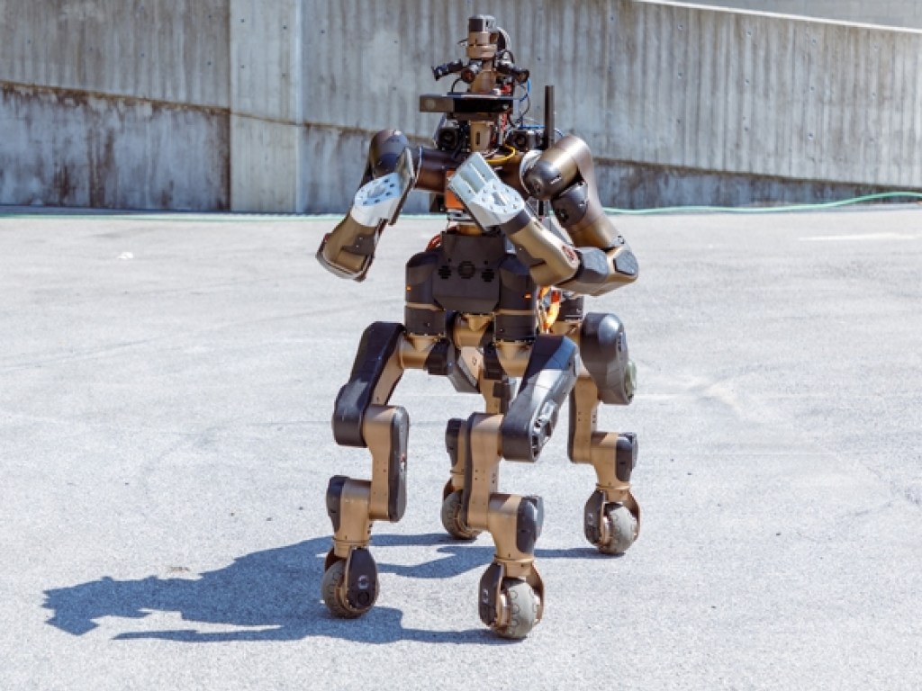 В Италии инженеры создали робота-кентавра, который легко приспосабливается к условиям любой местности (ФОТО, ВИДЕО)