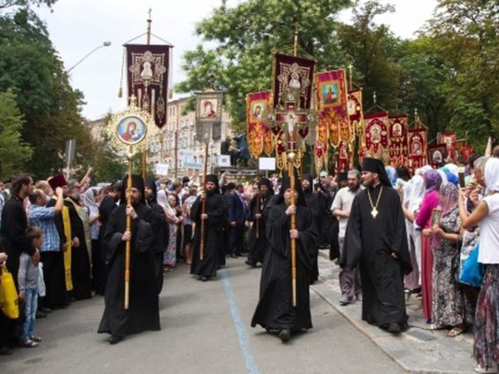 Попытка власти уменьшить массовость Крестного хода провалилась – политолог