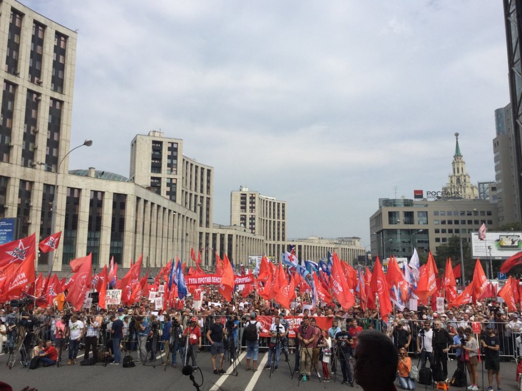 Митинг в Москве: 50 тысячная толпа потребовала отставки правительства из-за пенсионной реформы (ФОТО)