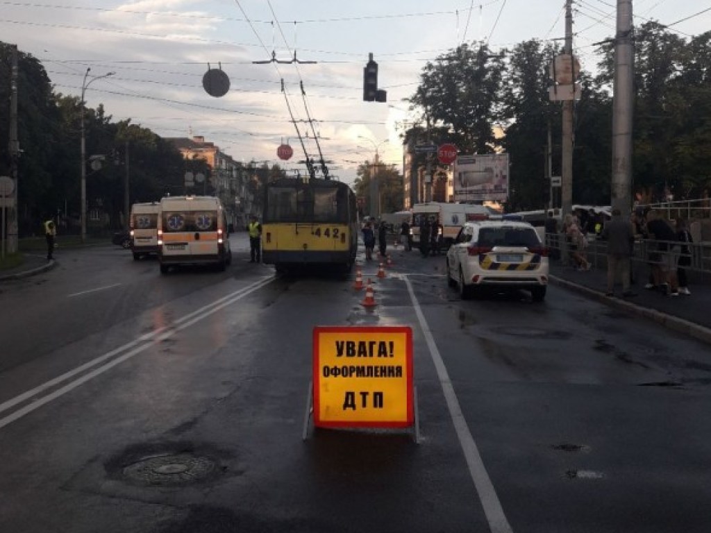 В Чернигове столкнулись два микроавтобуса: пострадали 6 пассажиров (ФОТО)