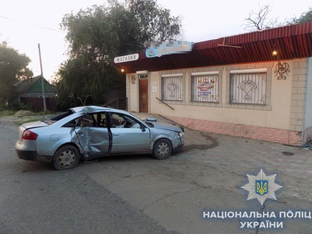 Смертельное ДТП в Одесской области: водитель Audi врезался в магазин (ФОТО)